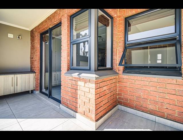 2 BEDROOM APARTMENT FOR SALE IN SEBENZA